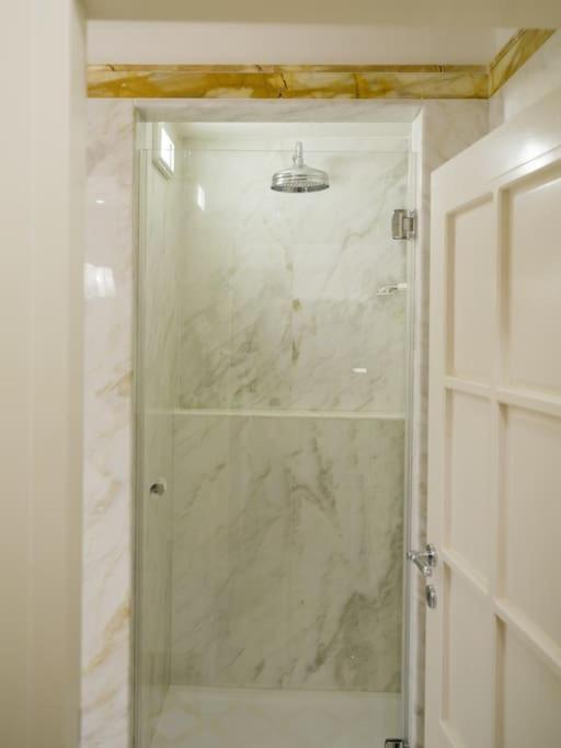 Luxury Window On * Florencia