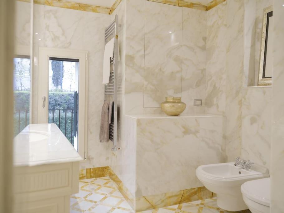 Luxury Window On * Florencia
