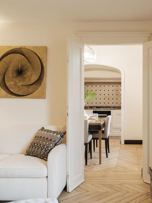 Luxury Window On * Florencia