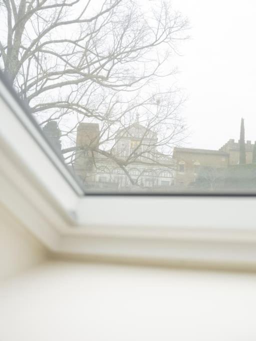 Luxury Window On Apartamento